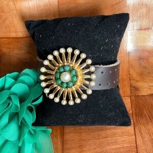 VINTAGE Brown leather bracelet with medallion